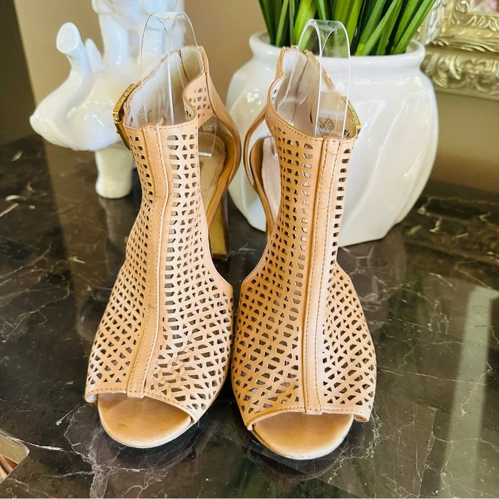 Louise et Cie Camel Peep Toe Heels Size 37 / 7B Wooden Heel